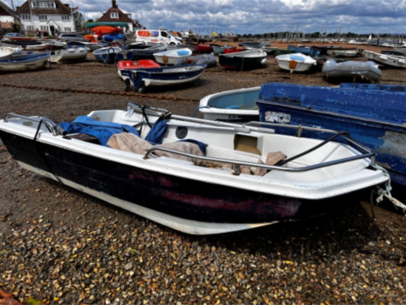 boat at itchenor
